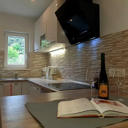 Modern With Seaview Apartman *